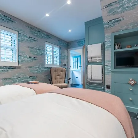 Iris 5 Star Gold Award Luxury * St Ives (Cornwall)